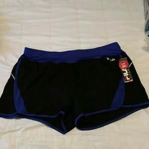 XL Fila running short